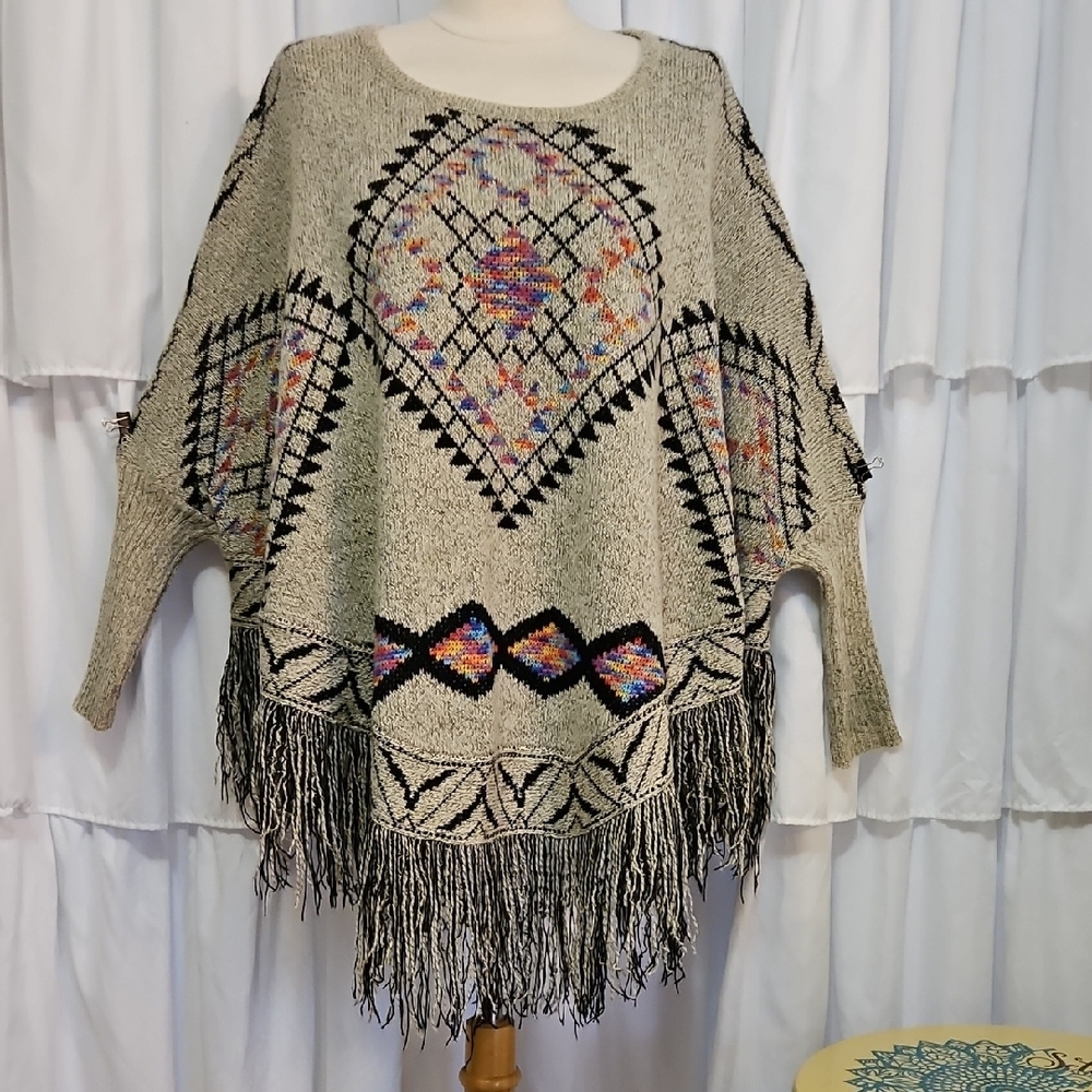 Kamana Sleeved Heritage Poncho  Aztec Diamond Design w/fringe detail.